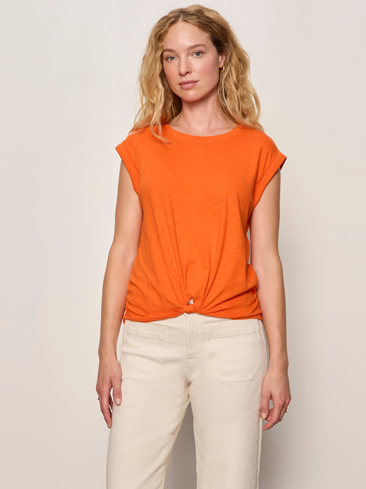 KNOTTED MUSCLE TEE HIBISCUS ORANGE - Sanctuary Clothing